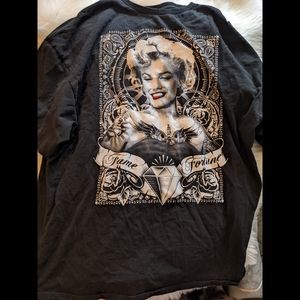 Marilyn Monroe shirt photography by Andre de Dienes.